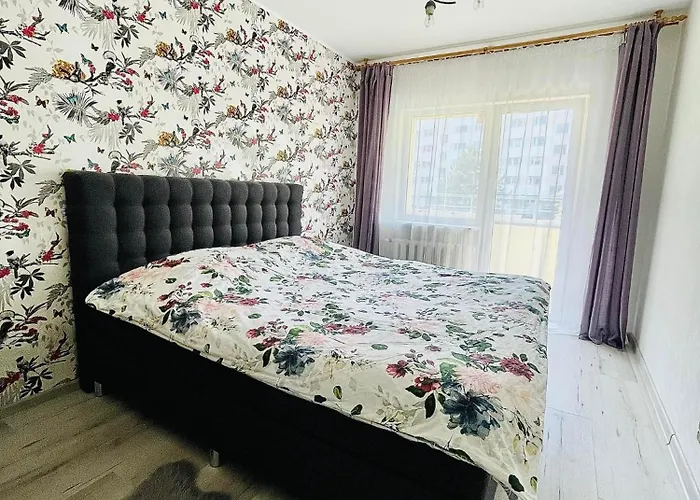 Mai 8 - 2 Bedroom Apartment With Sunny Balcony